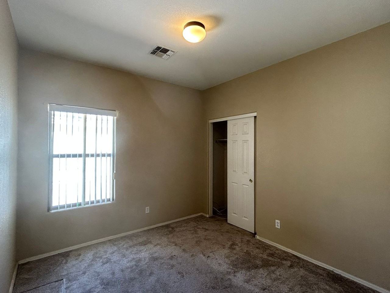 25758 W Nancy Ln - Photo 7 of 15