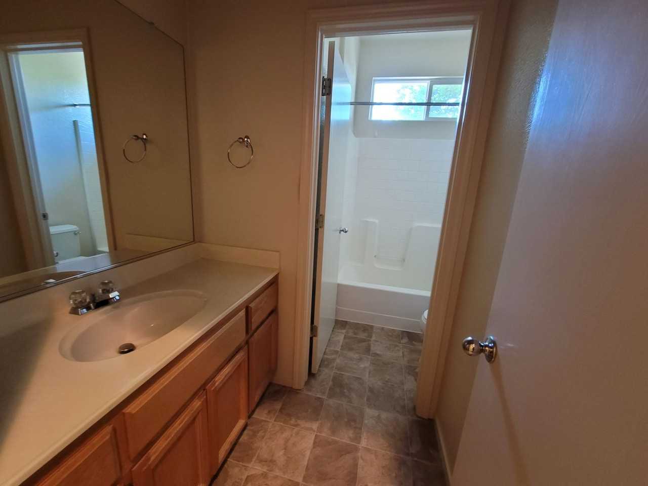 3118 Midway Island St - Photo 5 of 9