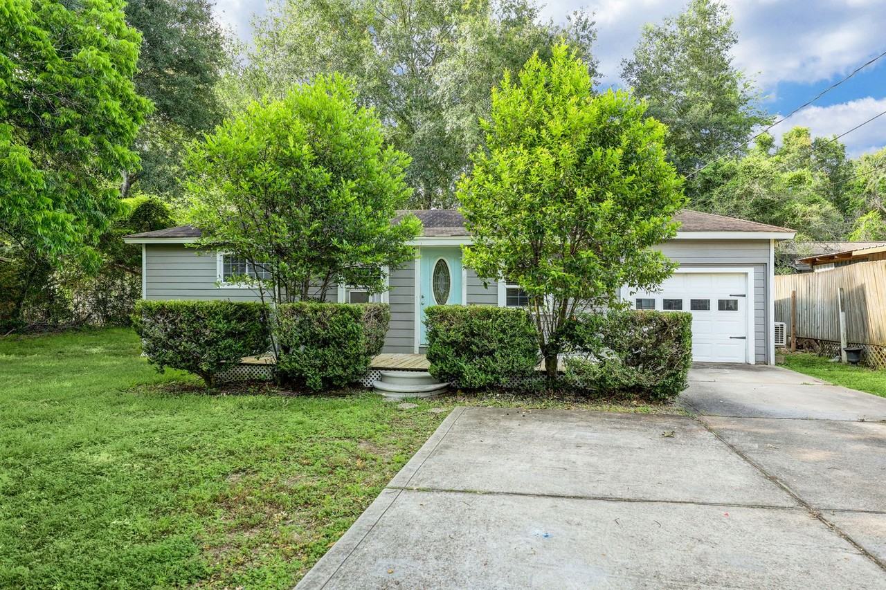 9193 Lucille Ln - Photo 2 of 32