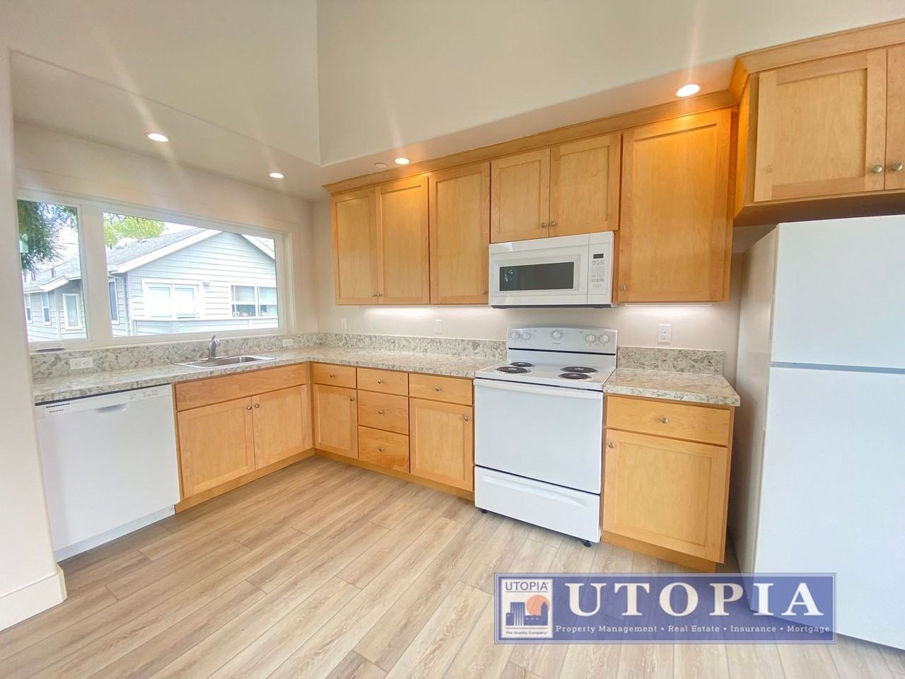 448 May Ave #4 - Photo 5 of 29