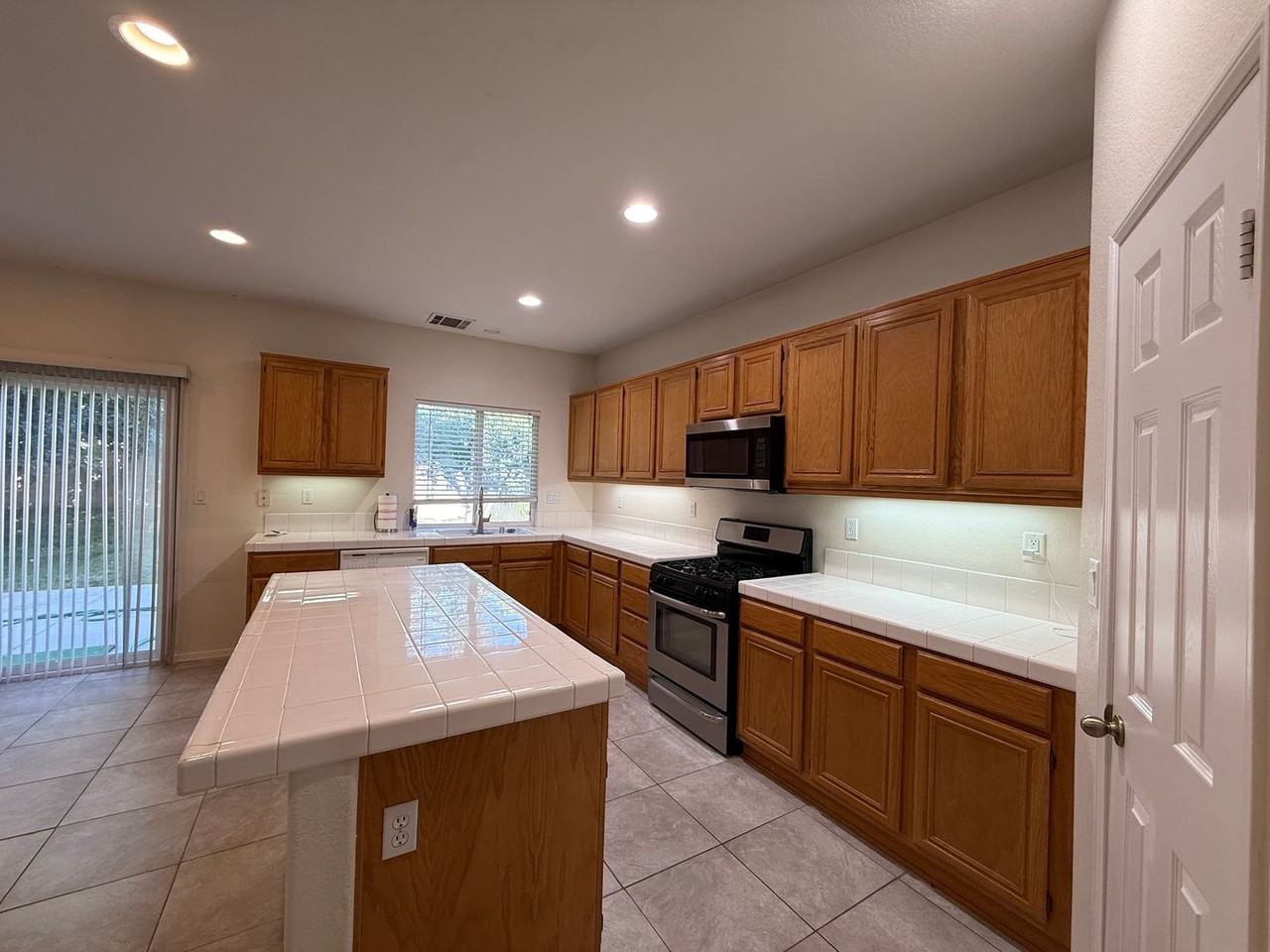 43439 Bale Ct - Photo 3 of 21
