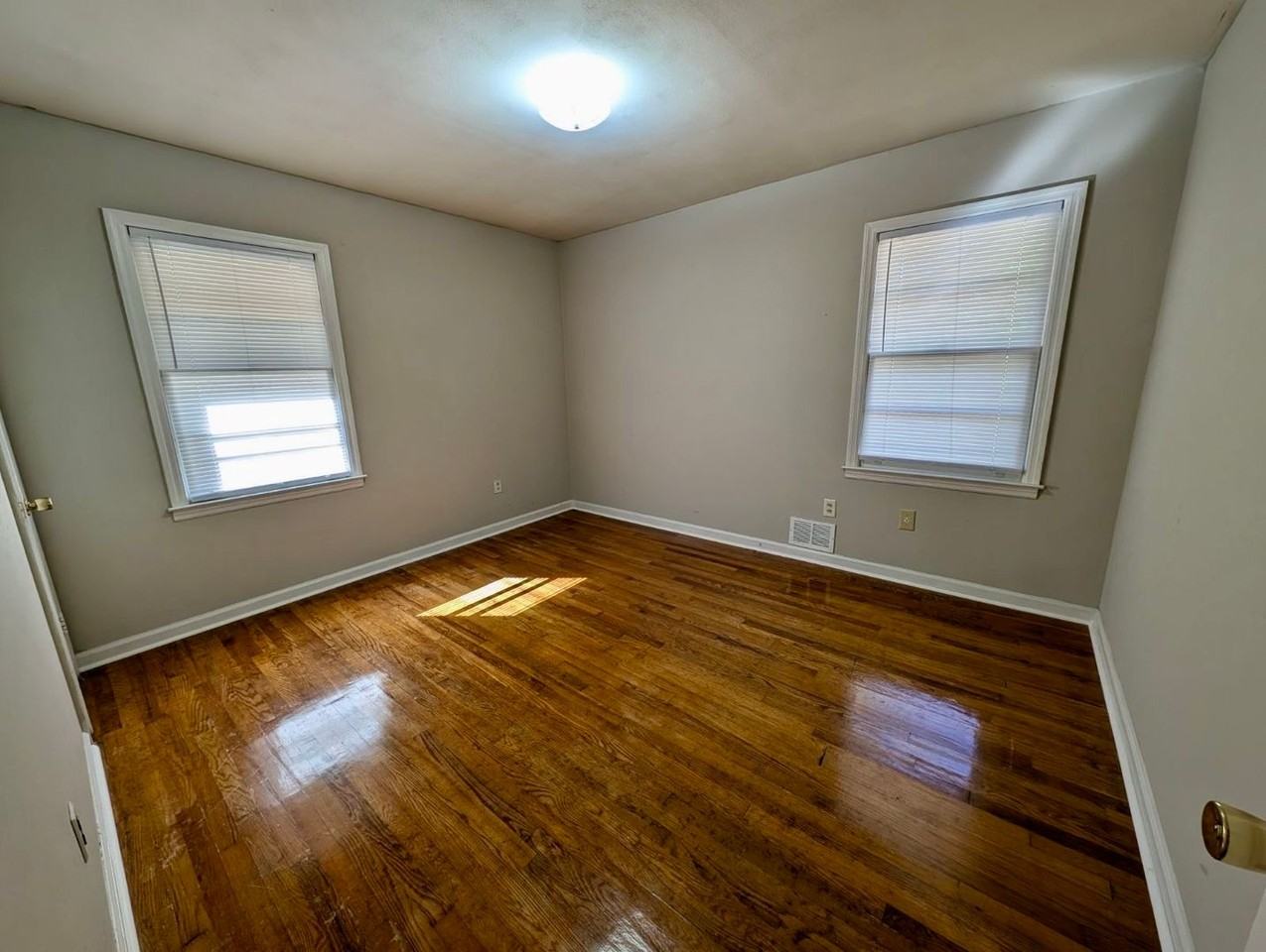 170 Forest Rd - Photo 2 of 12