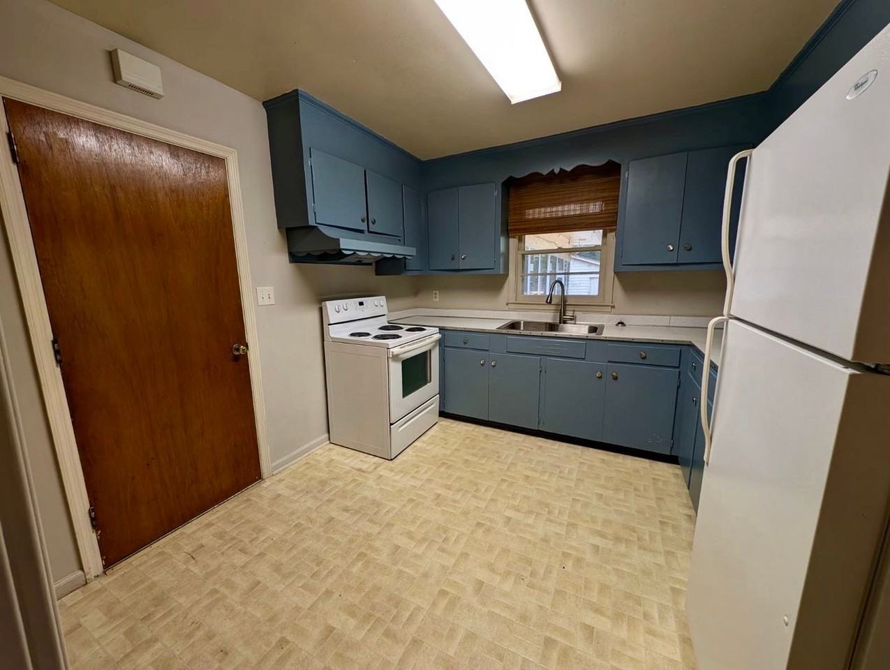 170 Forest Rd - Photo 3 of 12