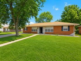 24 Fontainebleau Dr - Photo 1 of 1