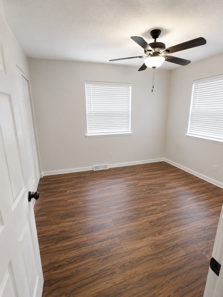 24 Fontainebleau Dr - Photo 5 of 11