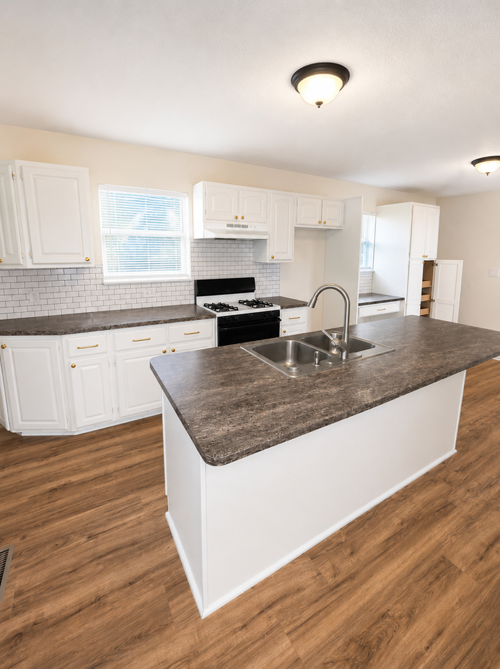 24 Fontainebleau Dr - Photo 6 of 11