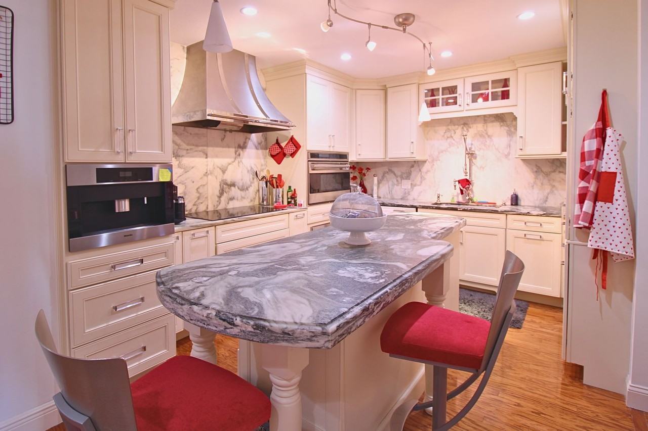 1 Beach Dr Se #1014 - Photo 4 of 30