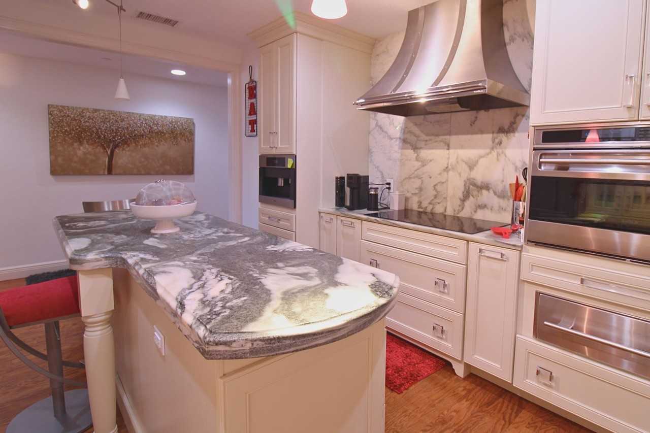 1 Beach Dr Se #1014 - Photo 6 of 30