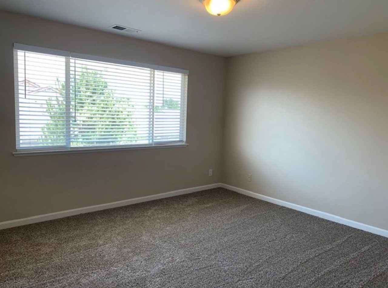 10180 Hampton Park Dr - Photo 3 of 9