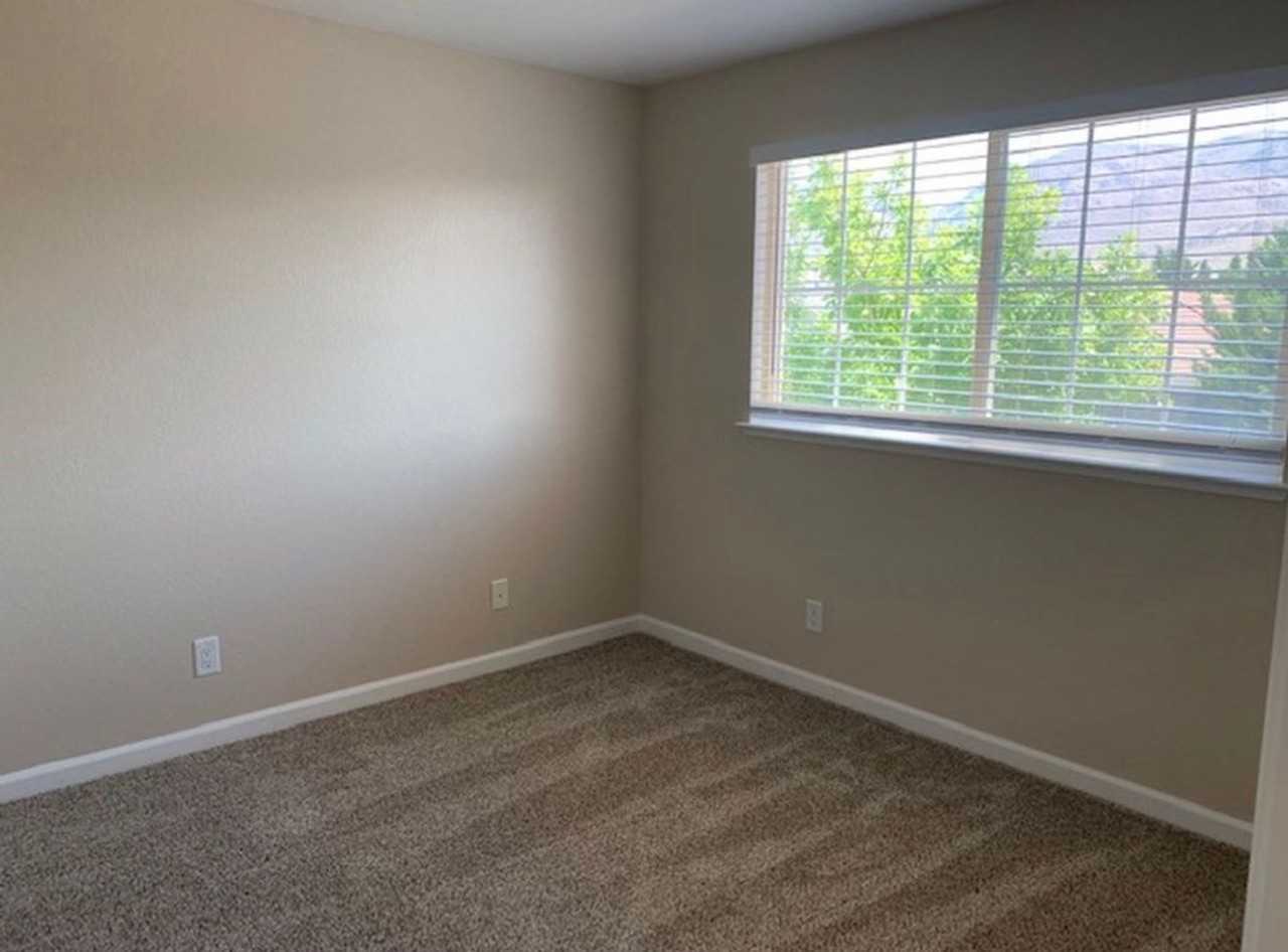 10180 Hampton Park Dr - Photo 4 of 9