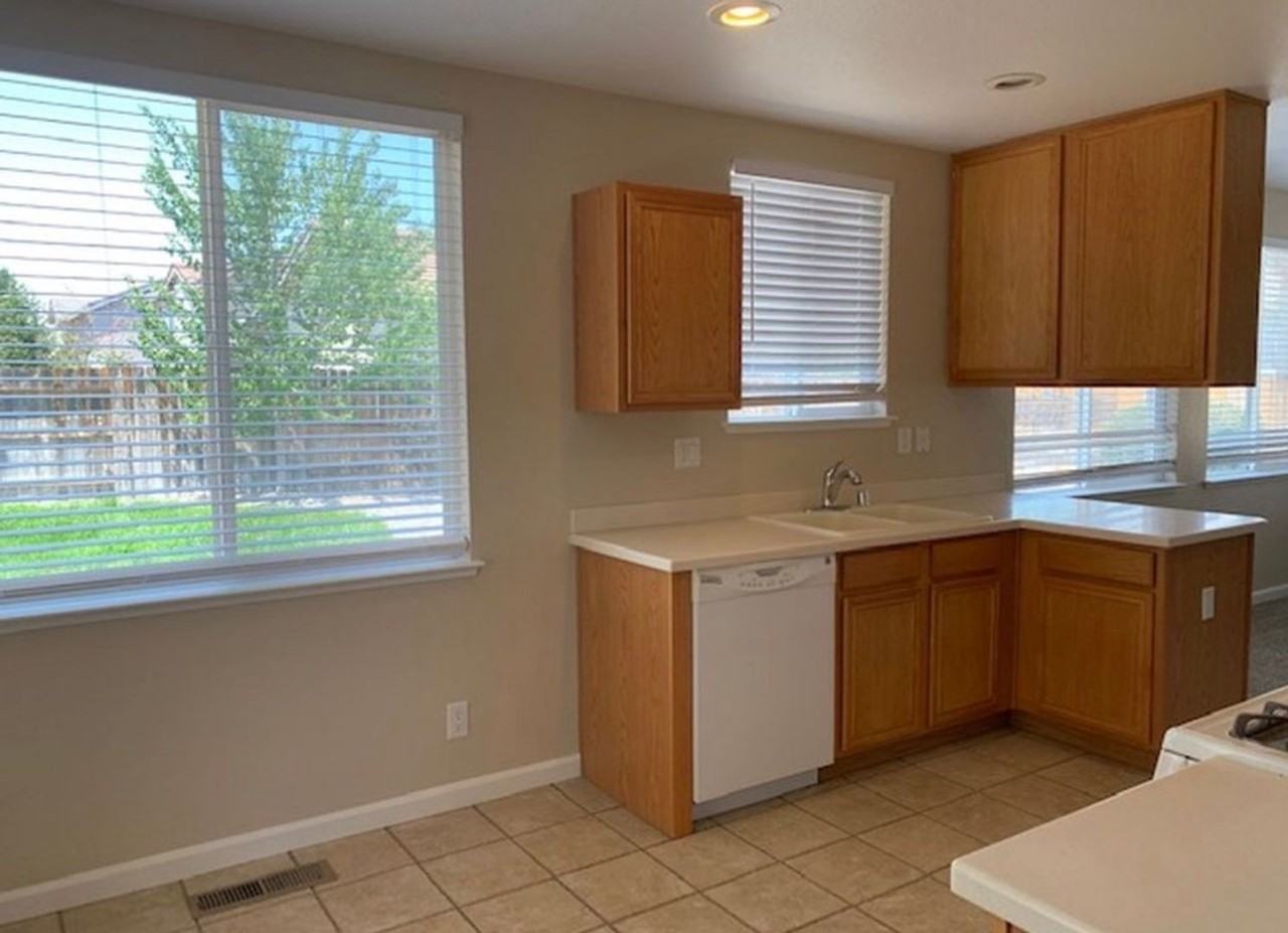 10180 Hampton Park Dr - Photo 5 of 9