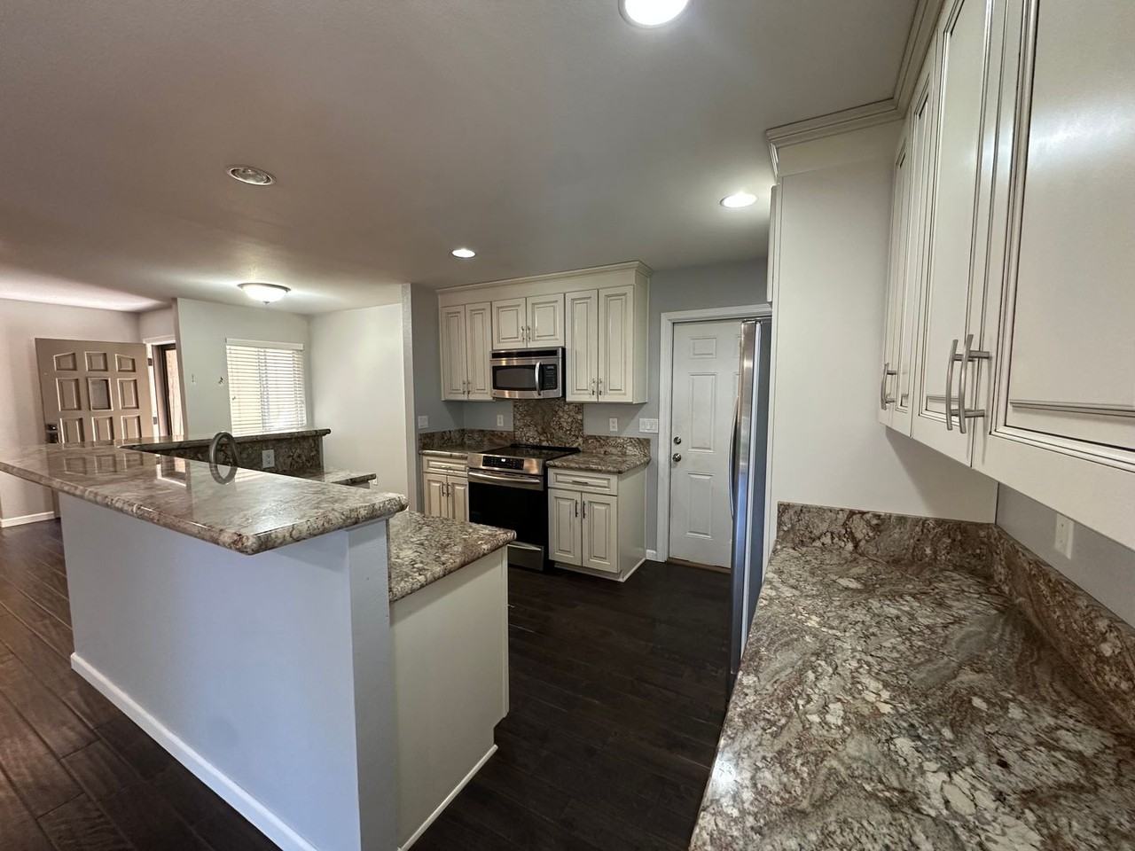 1625 Geary St - Photo 4 of 23