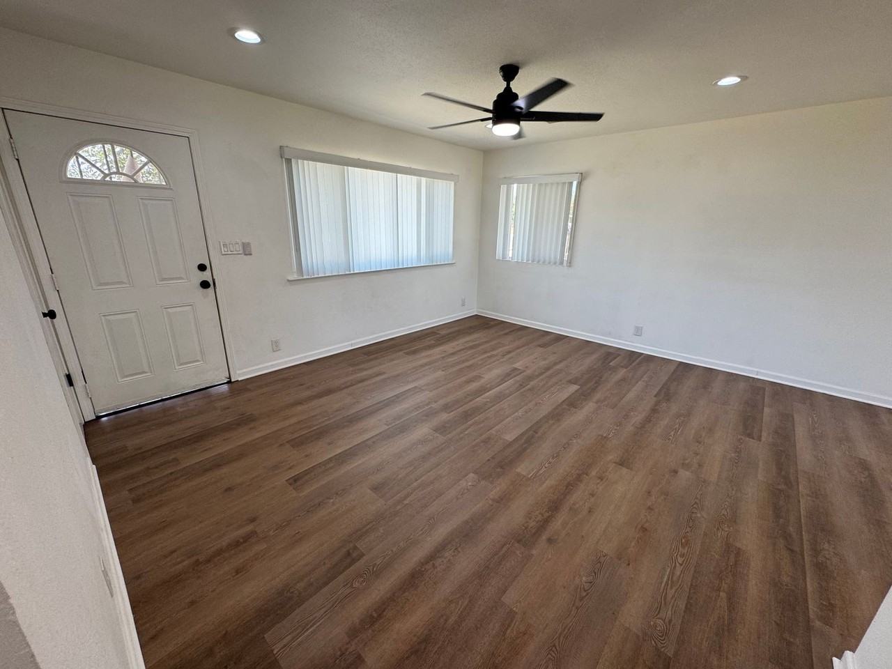 690 Quincy St - Photo 3 of 7