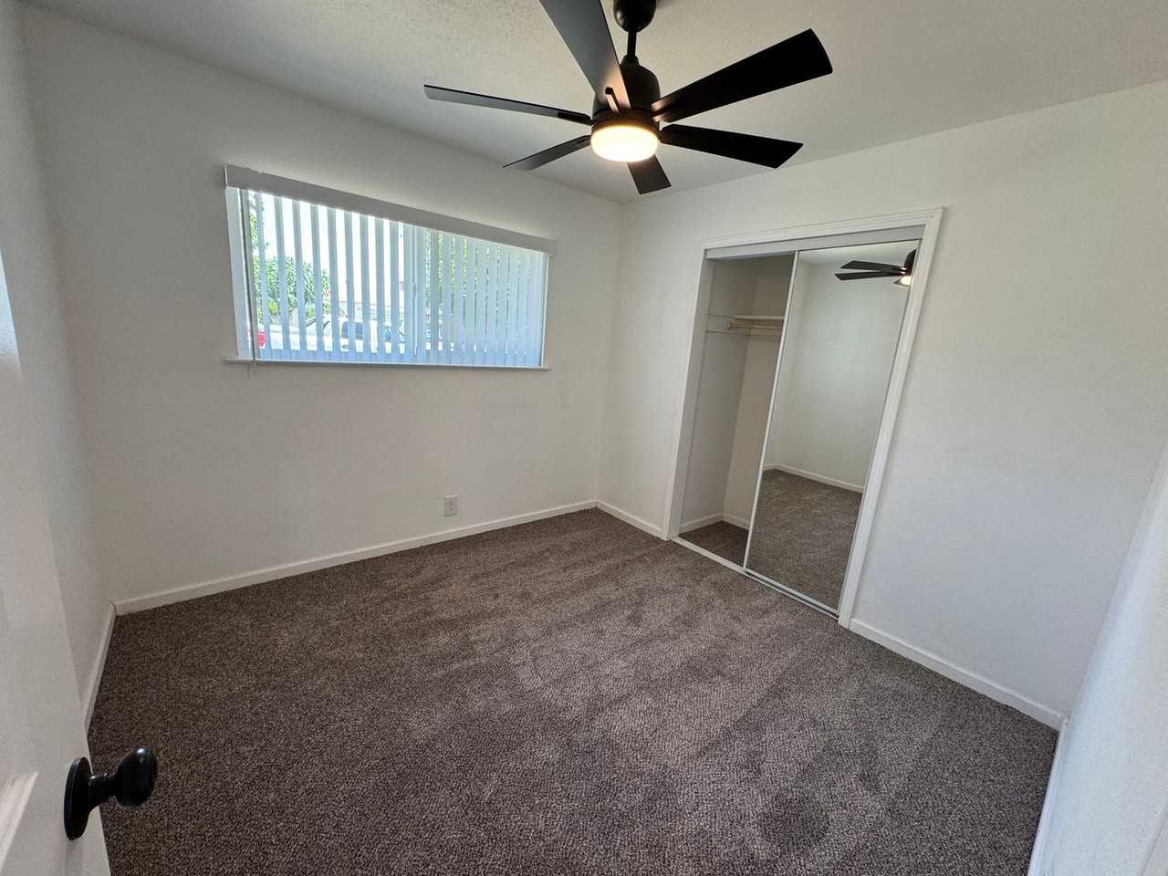 690 Quincy St - Photo 5 of 7
