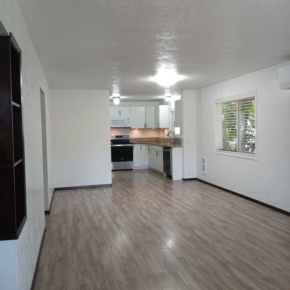 362 N 2nd St - Photo 4 of 36