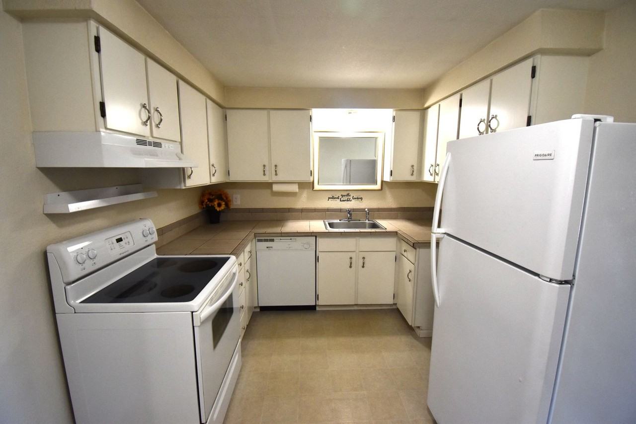 750 Walker Rd - Photo 5 of 14
