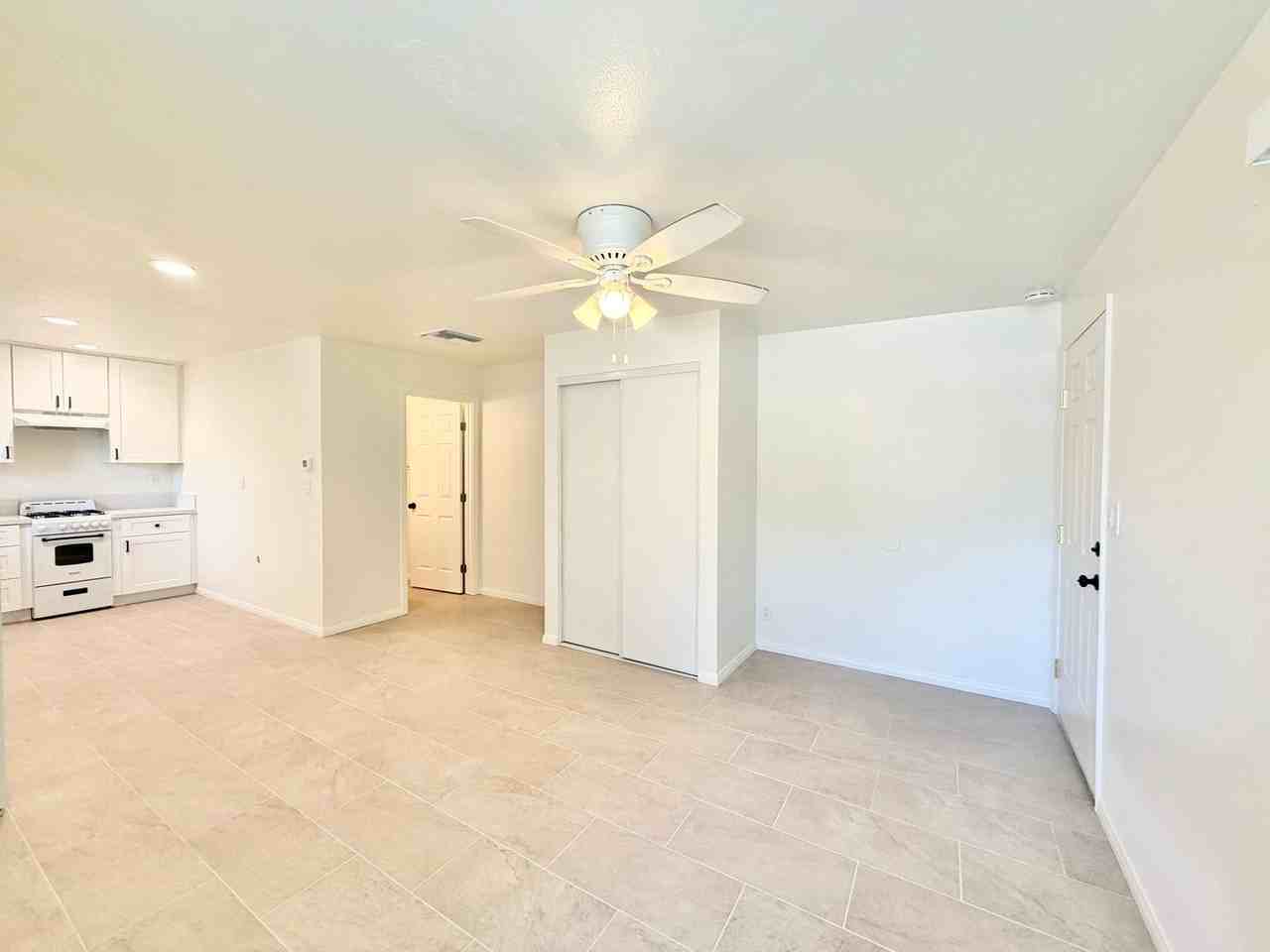 579 S Highland Dr #10 - Photo 3 of 15