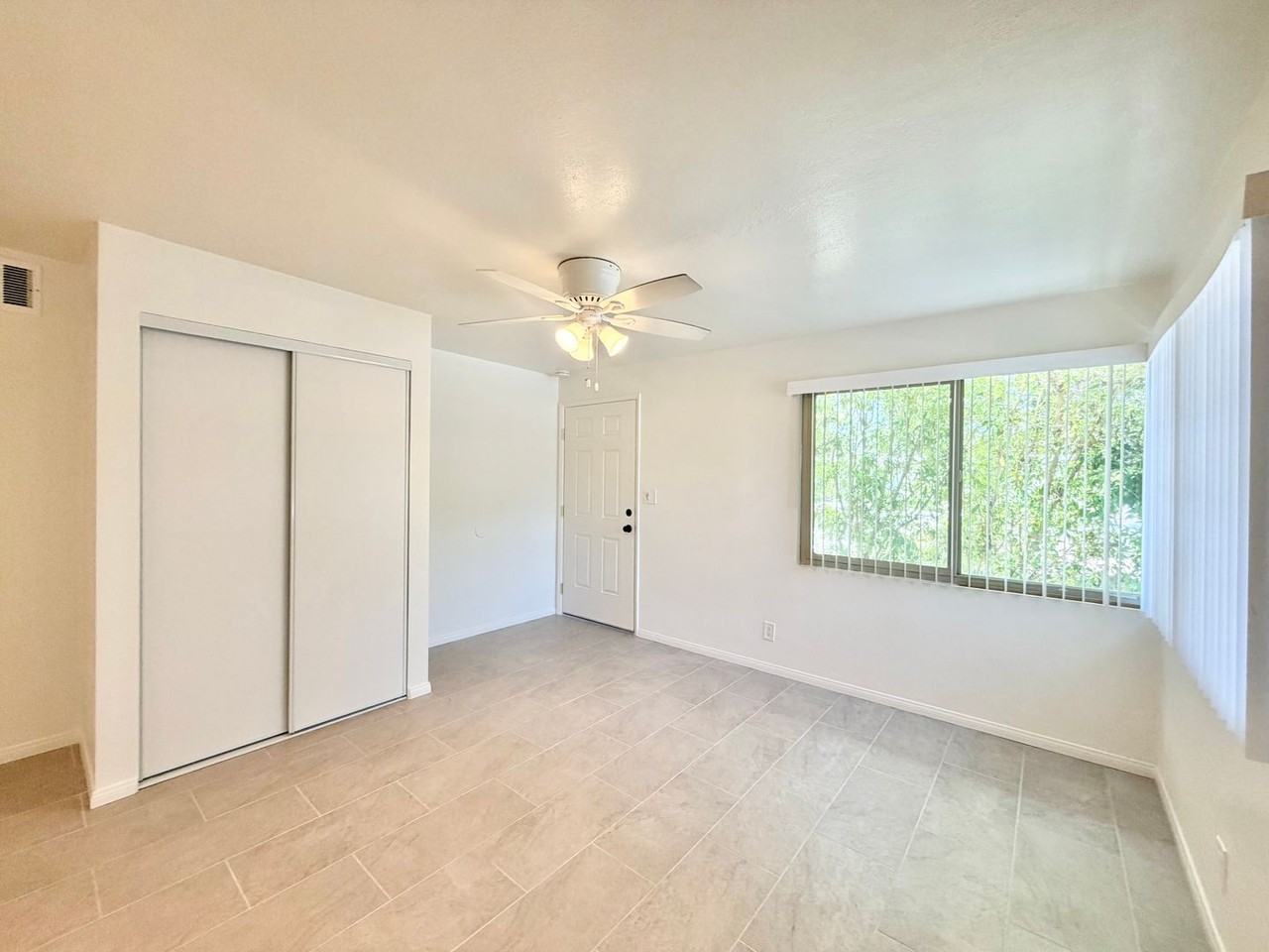 579 S Highland Dr #10 - Photo 4 of 15