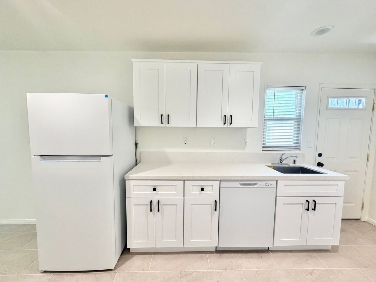 579 S Highland Dr #10 - Photo 6 of 15