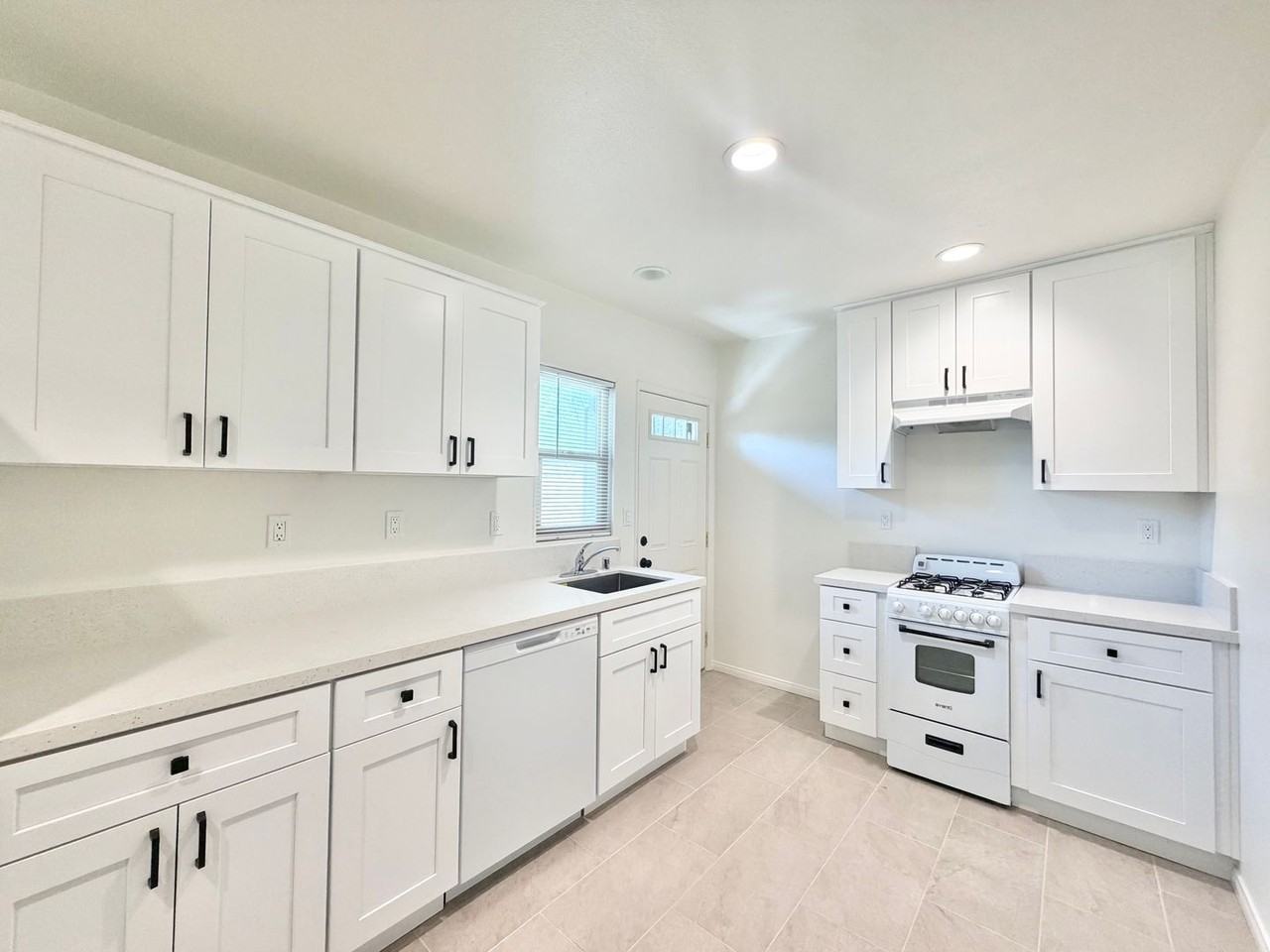 579 S Highland Dr #10 - Photo 7 of 15