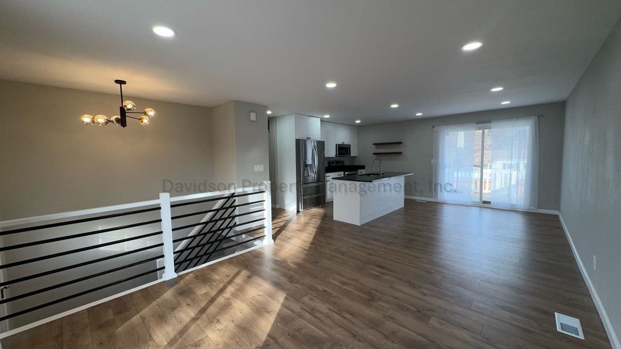 3040 Garland Ter - Photo 3 of 19