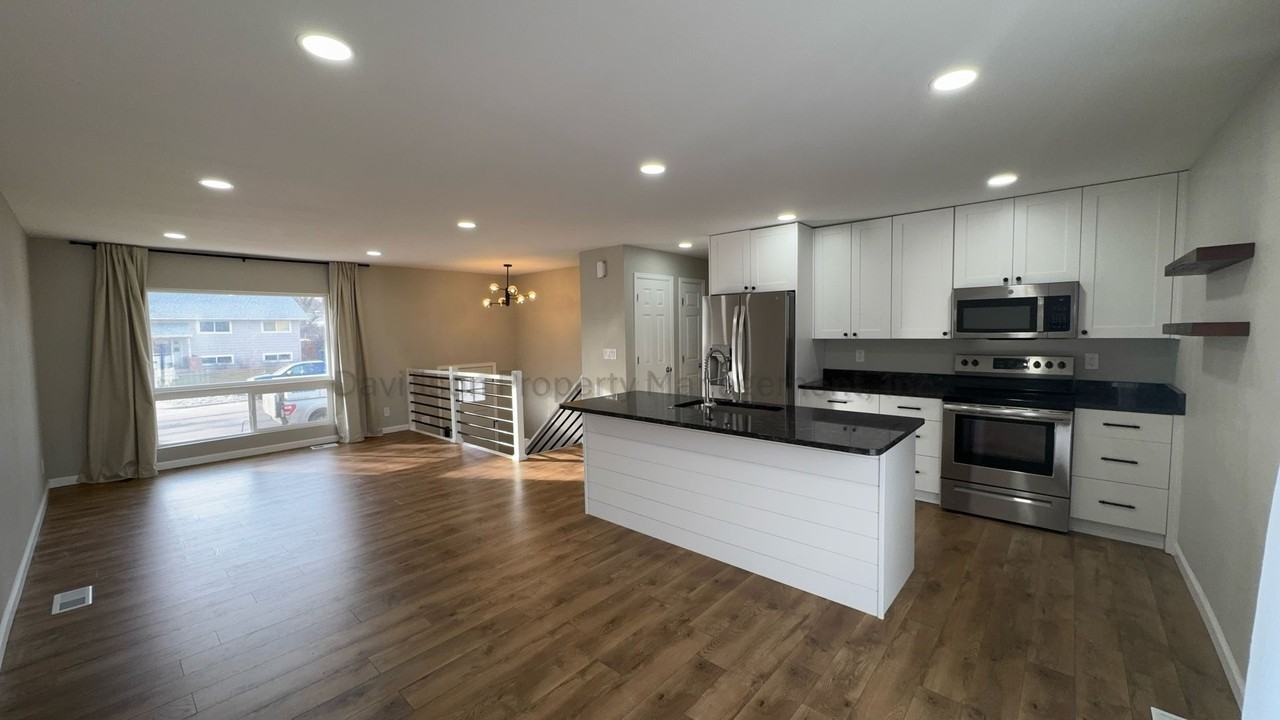 3040 Garland Ter - Photo 4 of 19