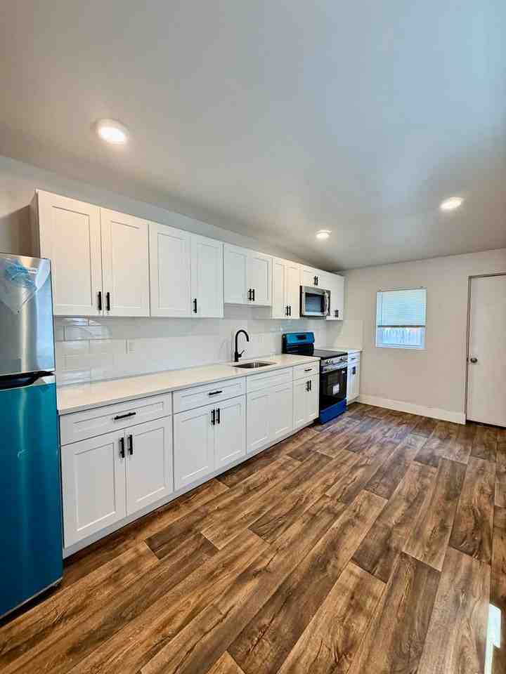2073 Pickwick St - Photo 3 of 15