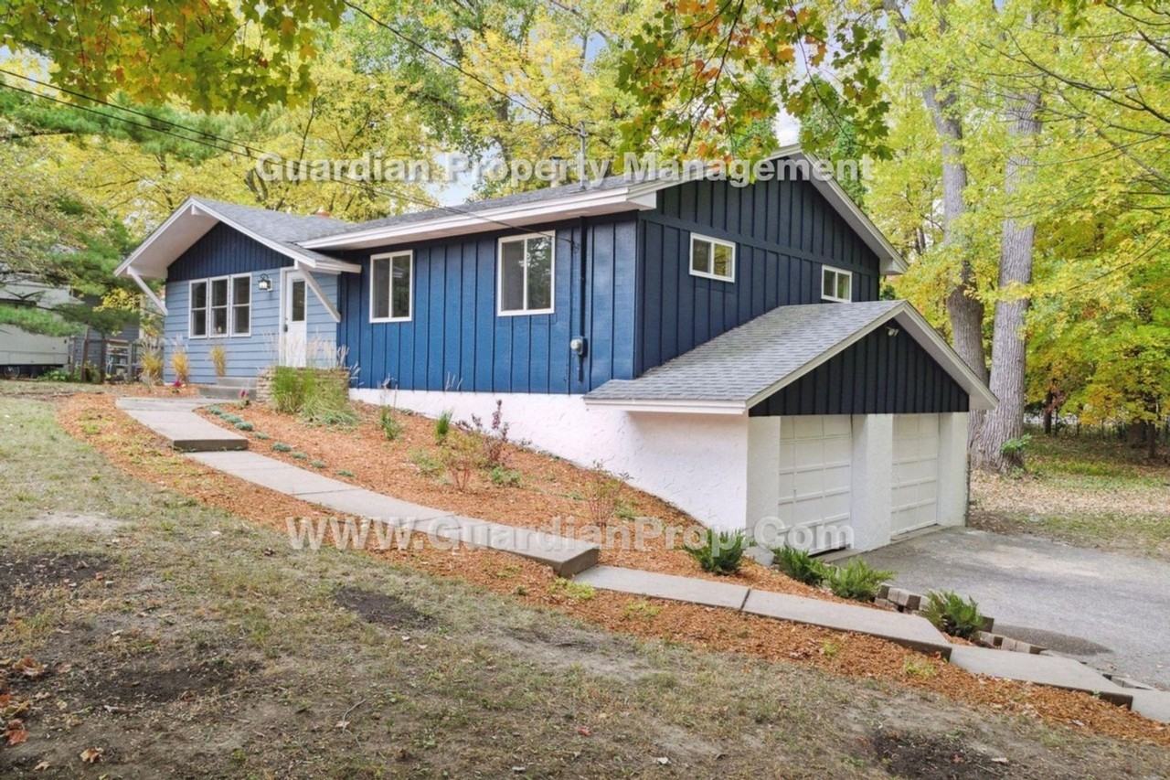 1445 Cherry Pl - Photo 2 of 19