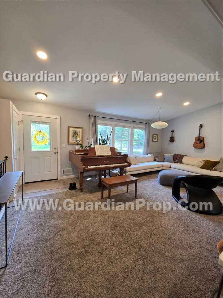 1445 Cherry Pl - Photo 3 of 19