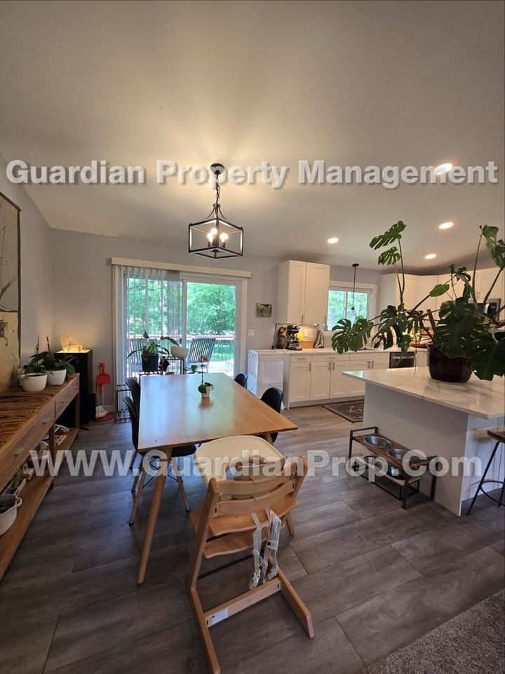 1445 Cherry Pl - Photo 4 of 19