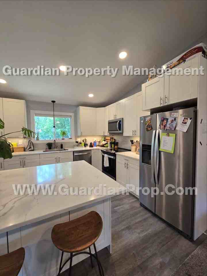 1445 Cherry Pl - Photo 7 of 19
