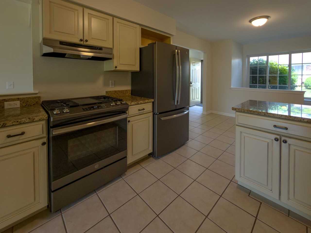 11575 Lynhurst Dr - Photo 3 of 27