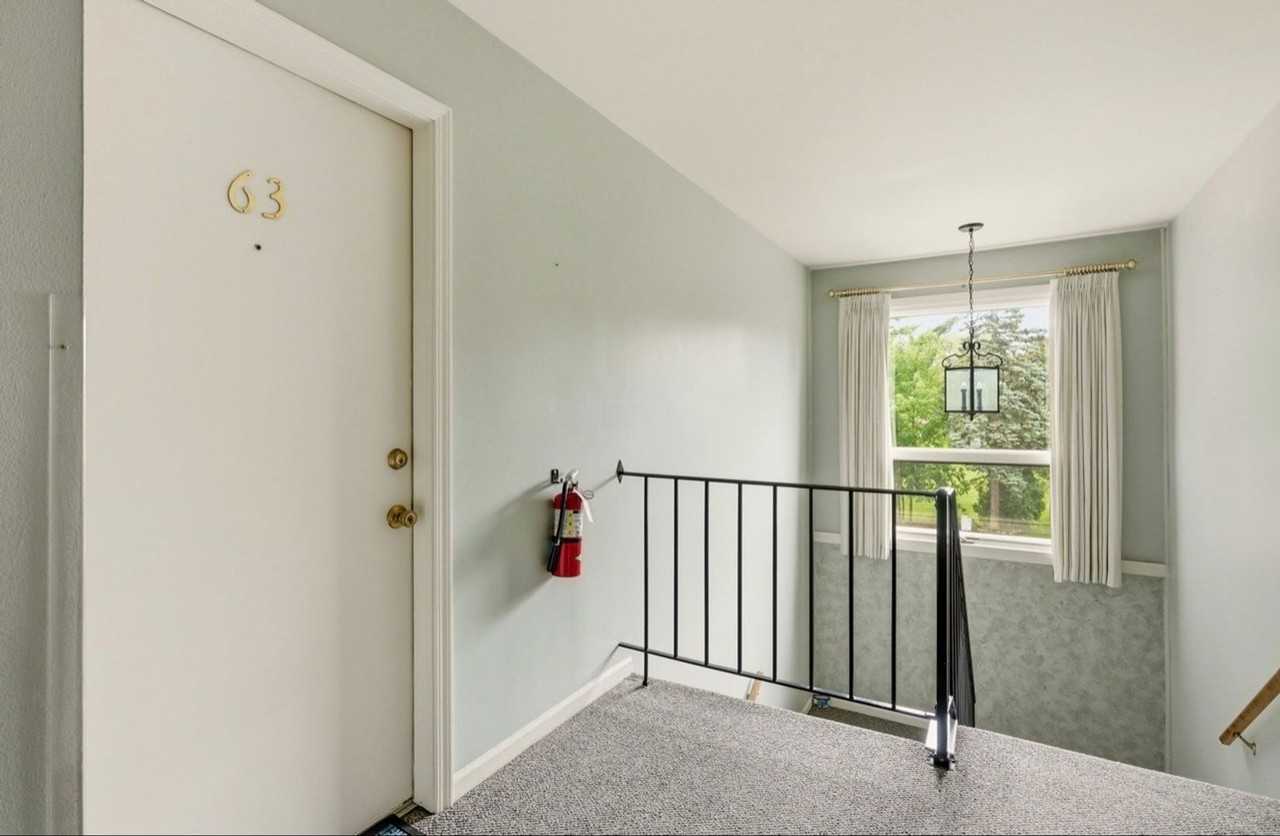 205 Provincial Ct #63 - Photo 4 of 17