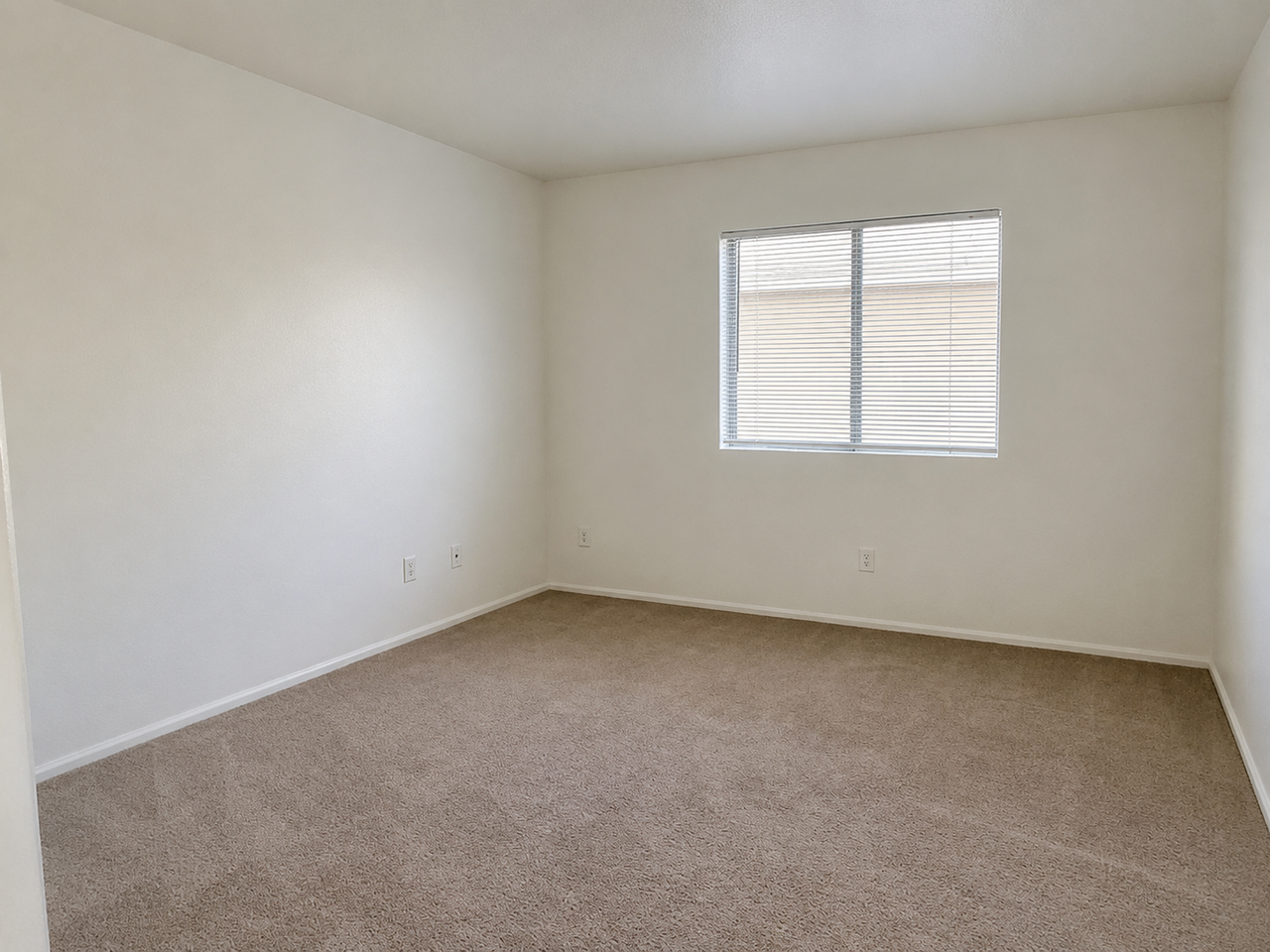 3235 E Hononegh Dr - Photo 5 of 12