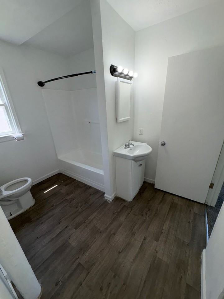 307 Center St - Photo 6 of 11
