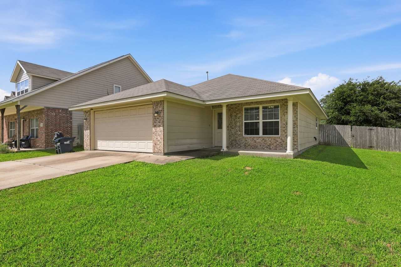 2484 Horse Shoe Dr - Photo 2 of 17