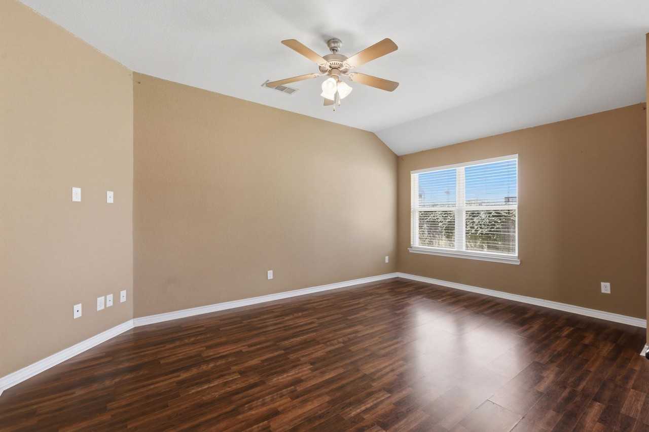 2484 Horse Shoe Dr - Photo 3 of 17