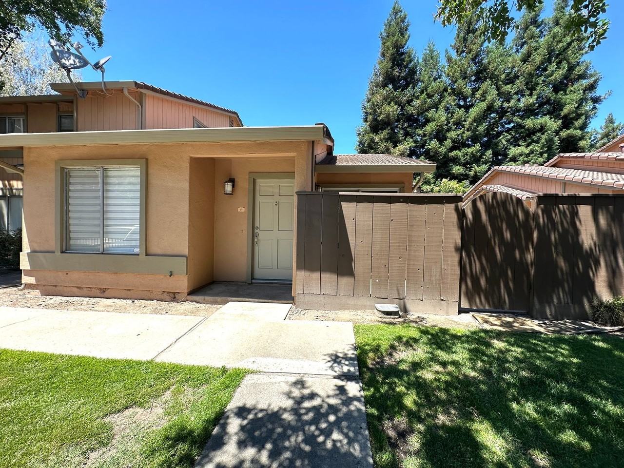 4004 Elmo Loop #D - Photo 2 of 24