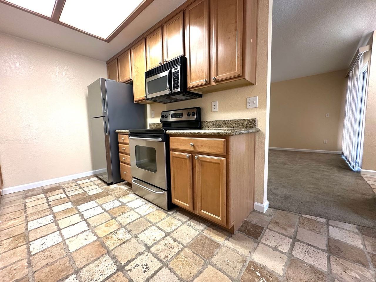 4004 Elmo Loop #D - Photo 4 of 24