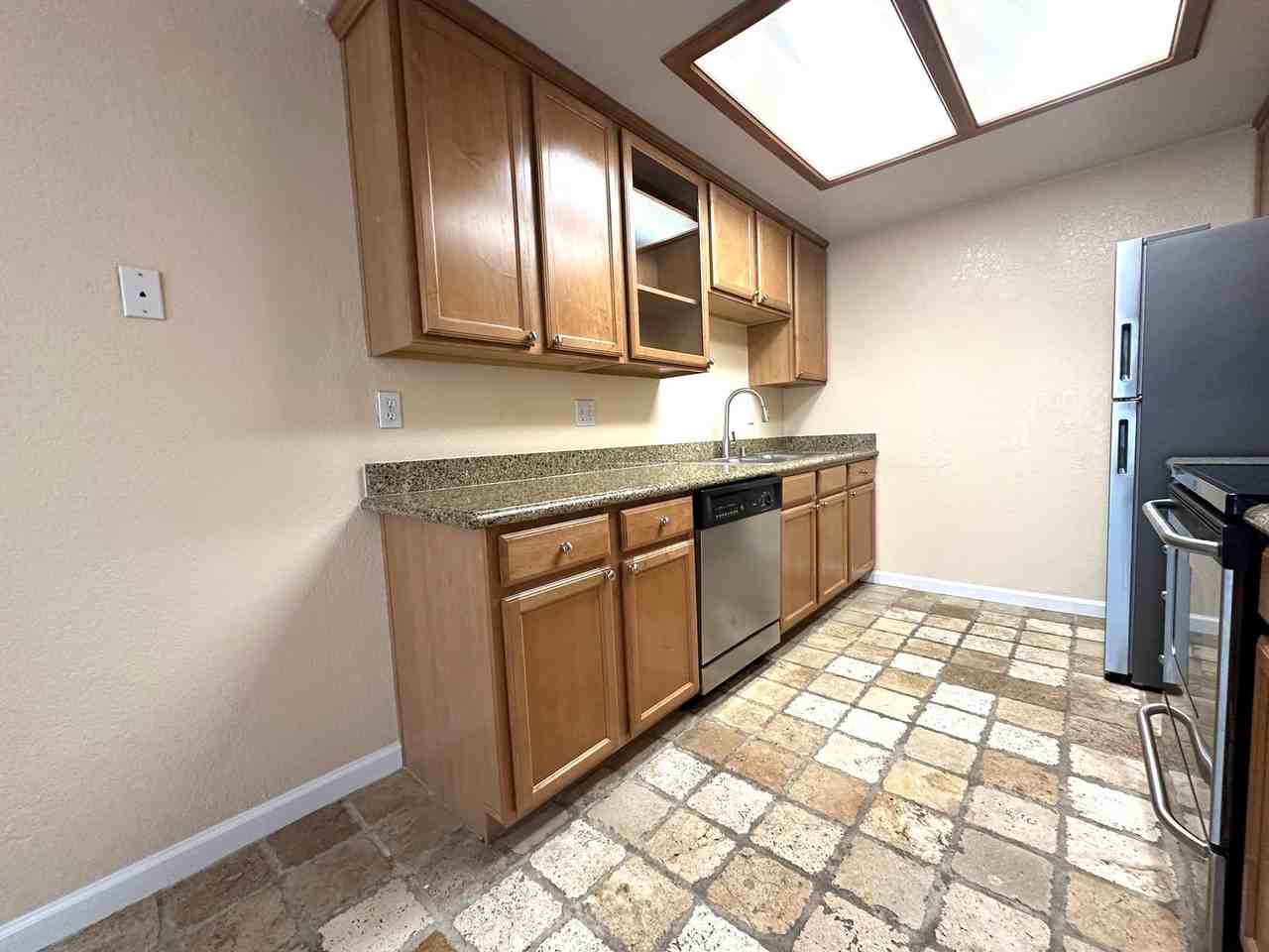 4004 Elmo Loop #D - Photo 5 of 24