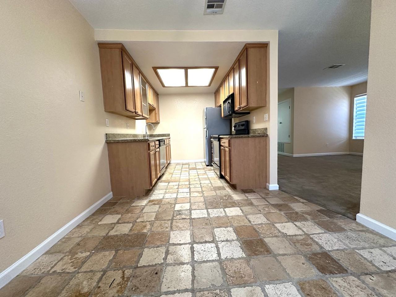 4004 Elmo Loop #D - Photo 6 of 24