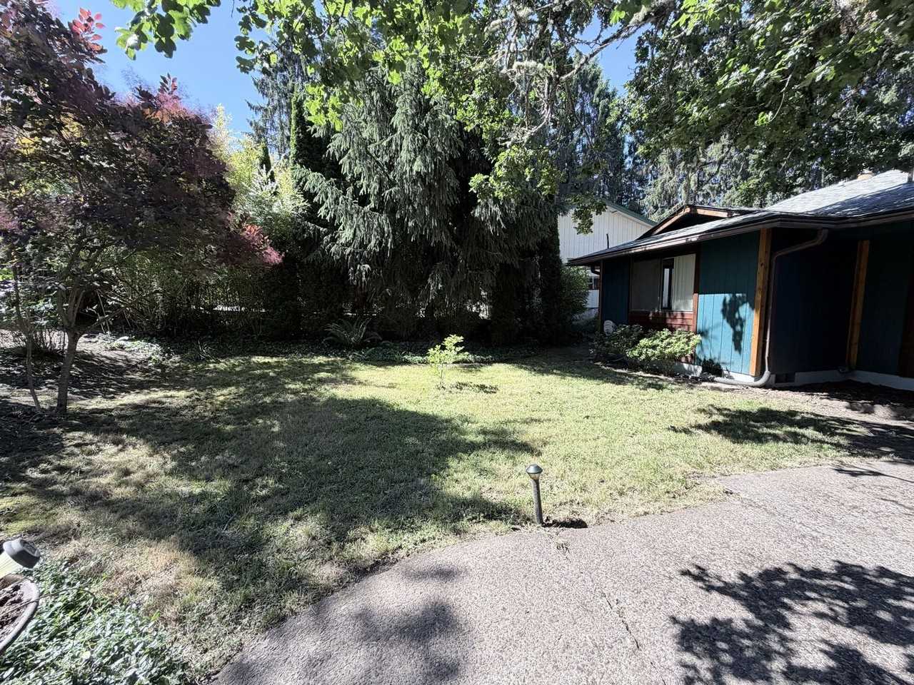 2525 Crestview Dr S - Photo 2 of 16