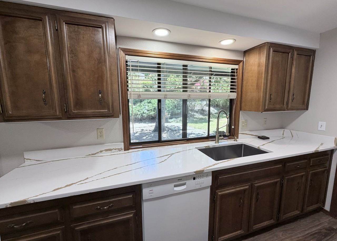 2525 Crestview Dr S - Photo 6 of 16