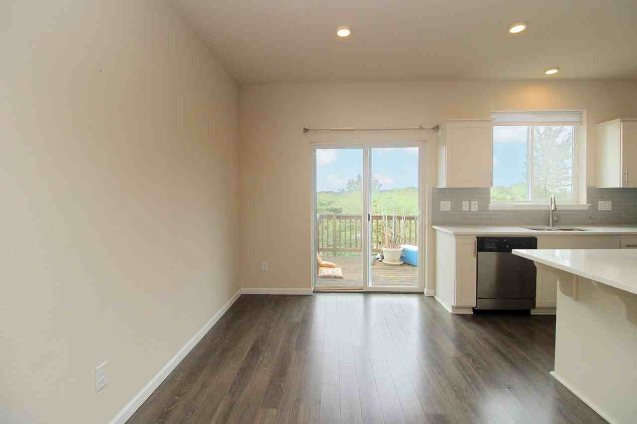 15586 Se Vivian Way - Photo 6 of 31