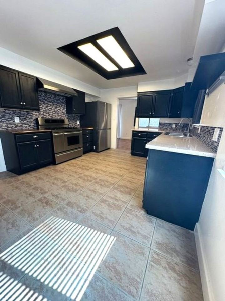 1030 W 1st Ave - Photo 3 of 40