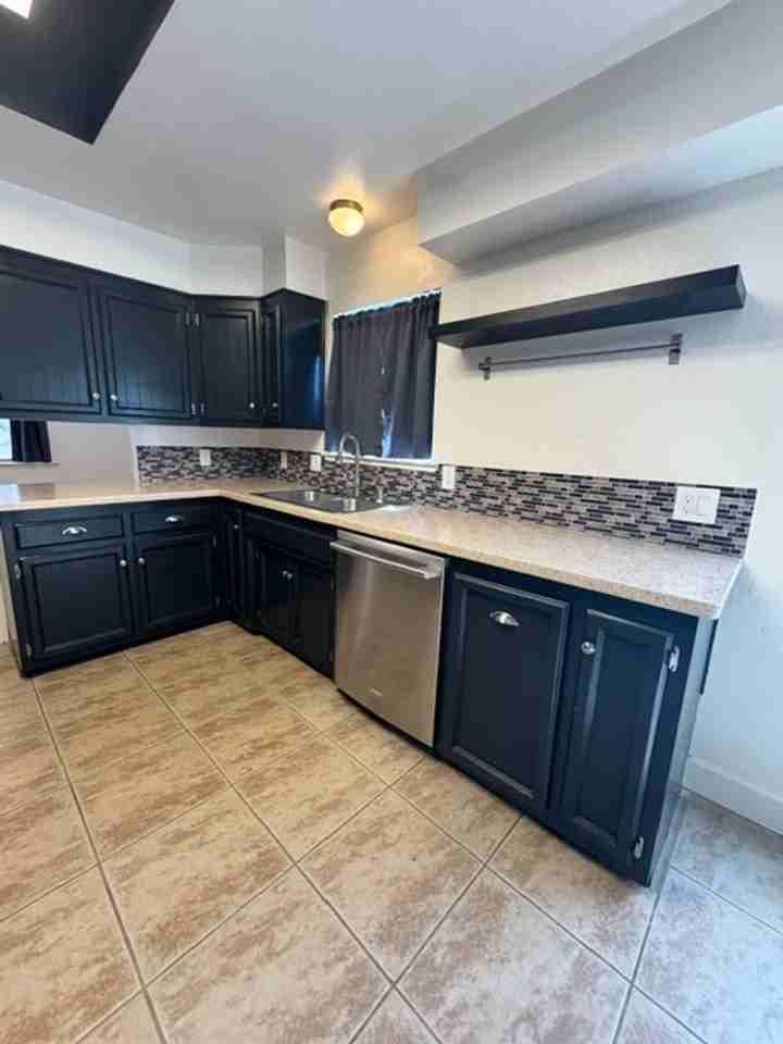 1030 W 1st Ave - Photo 4 of 40