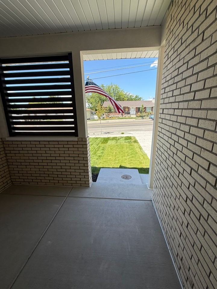 909 W Bullion St - Photo 3 of 50