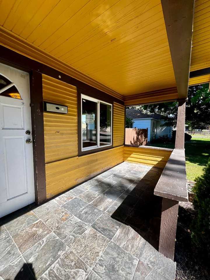 916 S 11th Ave - Photo 2 of 17