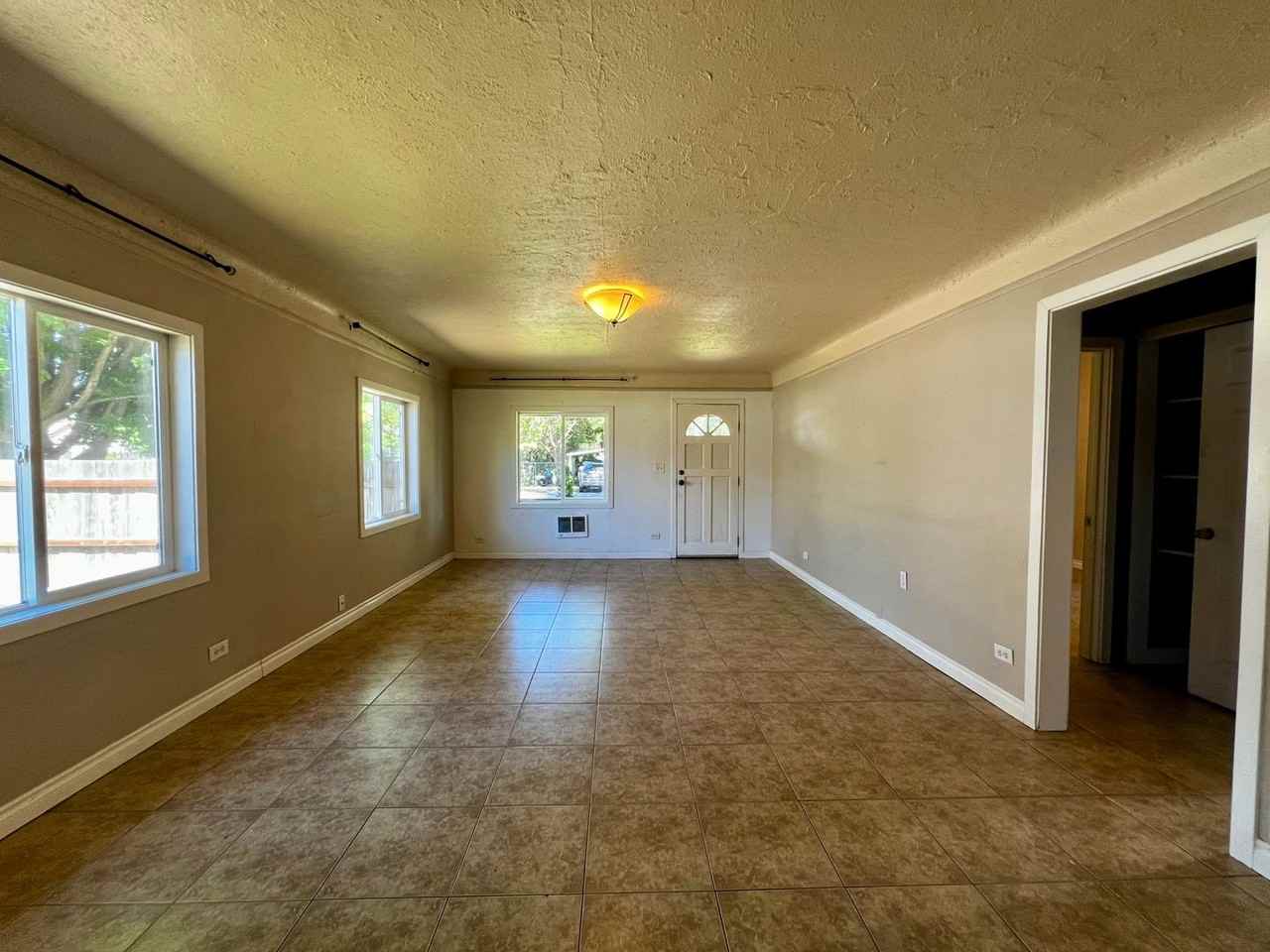 916 S 11th Ave - Photo 3 of 17