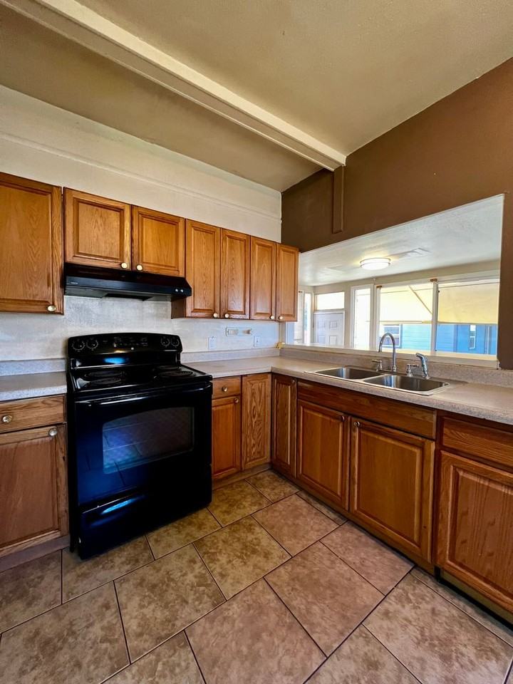916 S 11th Ave - Photo 5 of 17